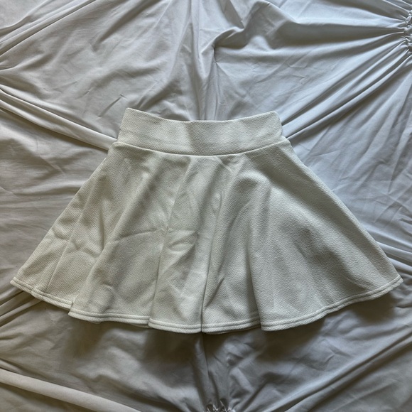 White Skirt Perfect for Summer, Fall and Spring - Picture 2 of 2